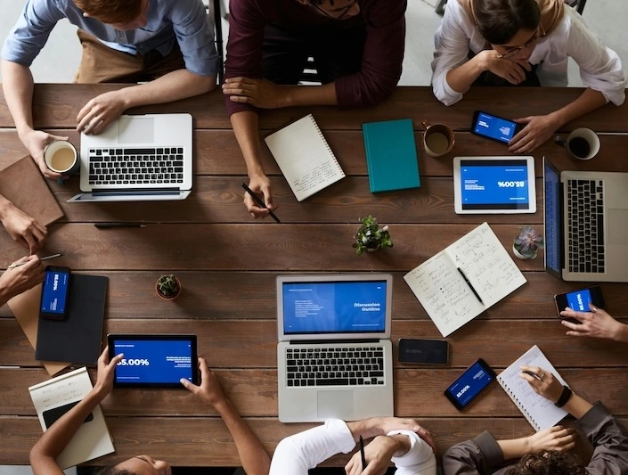 Coaches und Mental-Health-Experten nutzen eine gefuehrte Support-Plattform