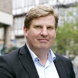 Portrait of Prof. Dr. Sören Auer, eDoer testimonial